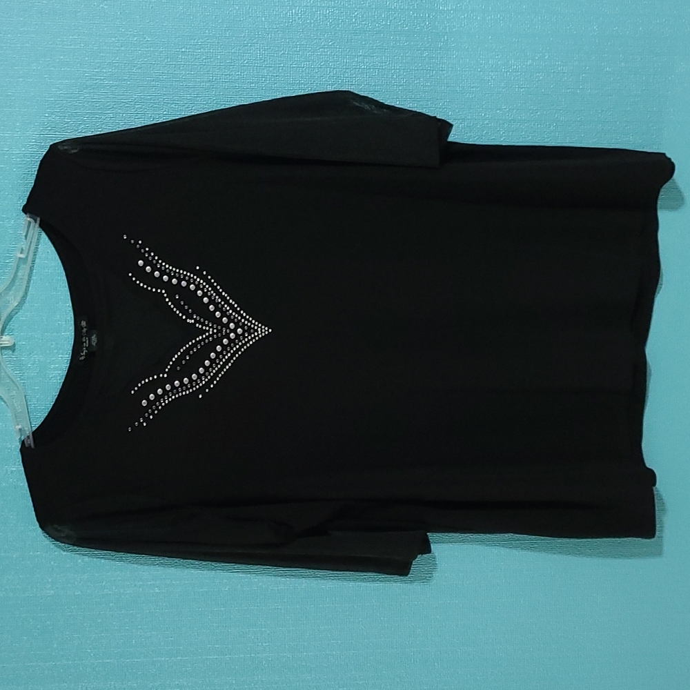 Suzie in the City, 2x, black blouse with design and sheer sleeves
